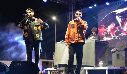 Canbay & Wolker Konserinde Duygusal An: Wolker Sahnede Sevgilisine Evlenme Teklif Etti