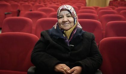Sahnede Başlayan Sır
