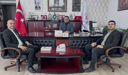 İnan’a “Acilden Kliniğe – Acilin El Kitabı” hediye edildi