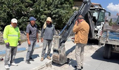 Altunhisar’da yol ve doğalgaz mesaisi