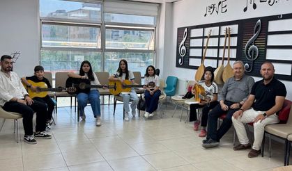HEM’ den miniklere gitar kursu