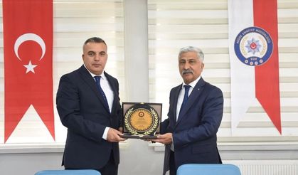 Terfi eden Kılıç'a plaket
