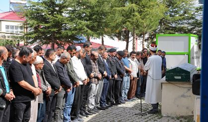 Çiftlikte Şehit Babasına son görev