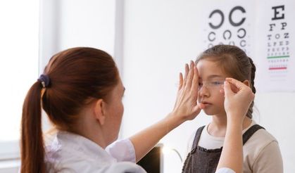 Ekran karşısında geçen saatler gözleri yıpratıyor