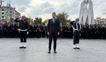 Cumhuriyet Bayramı İçin Çelenk Töreni