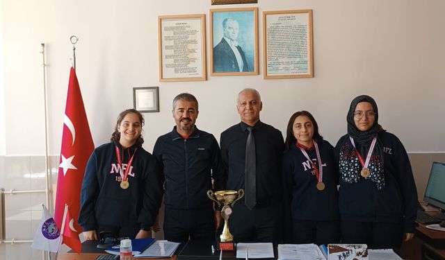 Niğde Fen Lisesi şampiyonluğa adını yazdırdı