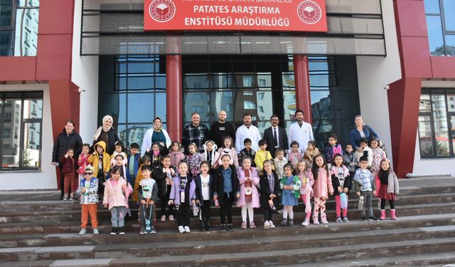 Anaokullu minikler Enstitü’yü ziyaret etti