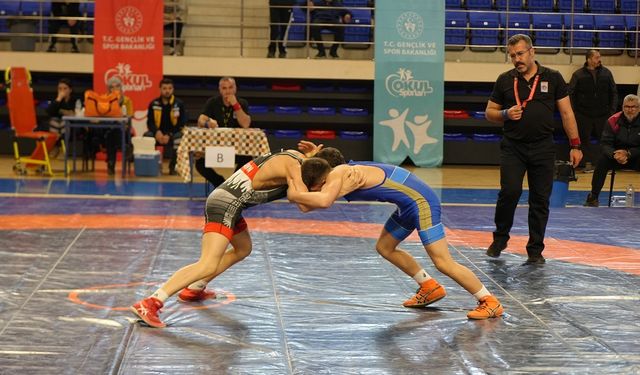 Türkiye Okul Sporları Güreş Şampiyonası Niğde’de başladı
