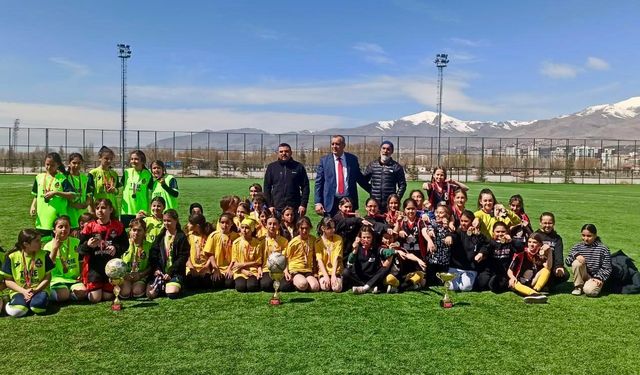 Kız ve Erkek Mahalli Futbol Müsabakaları tamamlandı