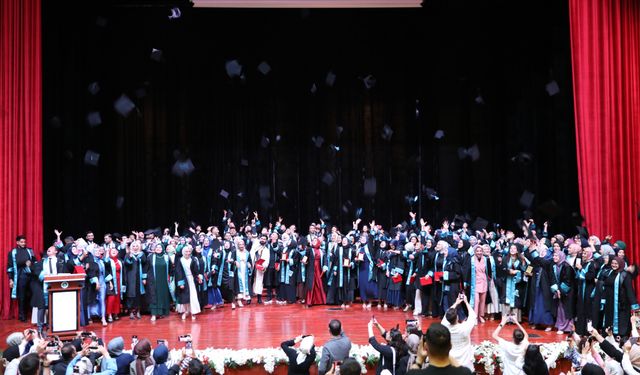 İslami İlimler Fakültesi mezuniyet töreni düzenlendi