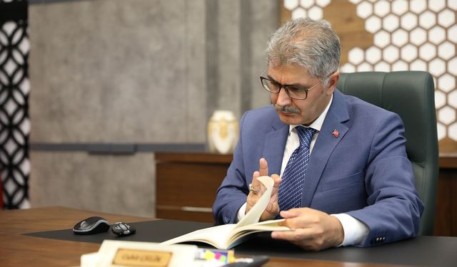 Vali Cahit Çelik, Aladağlar’a duygu yüklü şiir yazdı