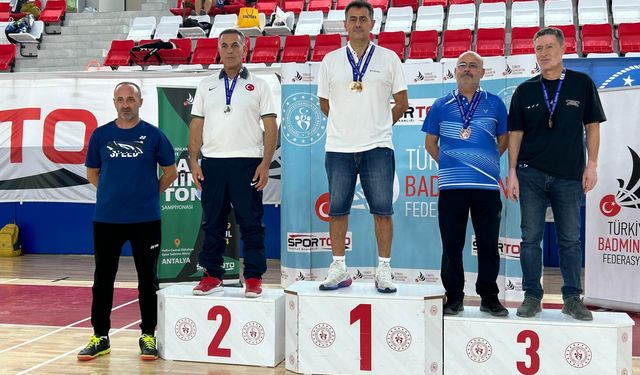 Badminton sporcusu akademisyen ’den 2 altın madalya