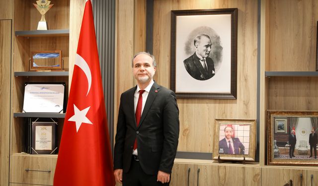 Rektör Uslu: Cumhuriyetimizi yaşatmak görevi yeni nesillere verilmiştir