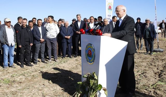 Bayraktar, şekerpancarı hasat törenine katıldı