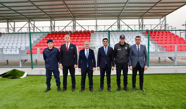 Vali Çelik'ten Altunhisar gençlerine spor jesti