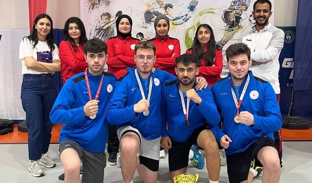 Badmintonda Niğde’ye Namağlup Şampiyonluk Gururu