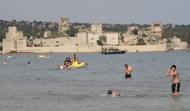 Niğdeli vatandaşlardan sağanaktan denize bayram tatili