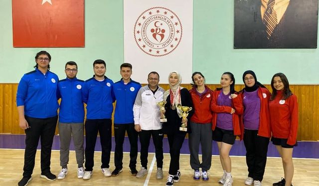 Niğdeli Gençlerden Masa Tenisinde Büyük Başarı