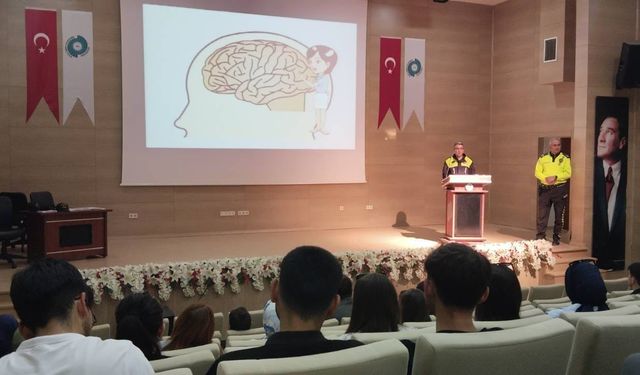Niğde'de motosiklet kullanıcılarına güvenli sürüş eğitimi verildi