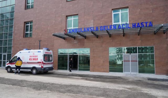 Motosikletler kafa kafaya çarpıştı: 4 yaralı