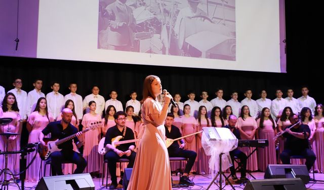 Niğde’de şiir ve müzik dolu akşam: 'Bir Nefes Şiir, Bir Ezgi Müzik' programı yoğun ilgi gördü