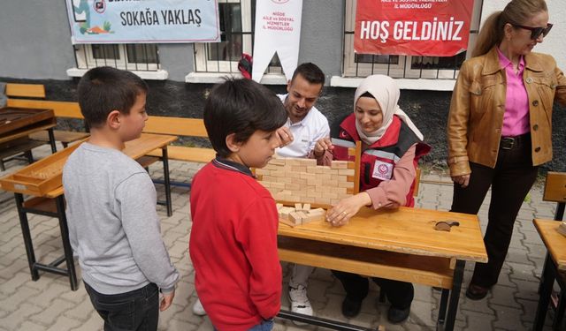 'Dijitalden Uzaklaş' sloganı ile çocuklar geleneksel oyunlarla eğlendi