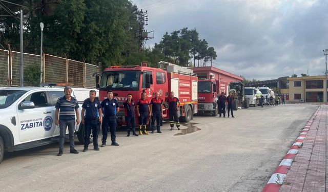 Suriye’de 11 gün süren alevleri kontrol altına alan ekipler konvoyla sirenler eşliğinde Hatay’a döndüler