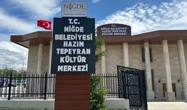Niğde’de Tiyatro Dolu Hafta Sonu: “Bu Da Geçer Ya Hu” ve “Kahvaltı Dahil” Sahne Alıyor