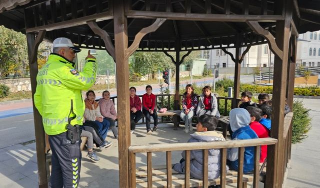 Niğde Polisi’nden Miniklere Trafik Eğitimi