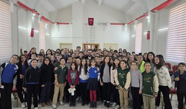 Yazar Fatih Duman, Anadolu Mektebi Öğrencileriyle Niğde’de Buluştu