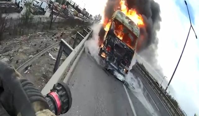 İtfaiye felaketi önledi: Patlamalar yaşanarak yanan tanker 26 bin litre yakıt taşıyormuş