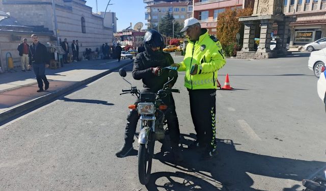 Niğde’de Motosiklet Sürücülerine Trafik Eğitimi Verildi