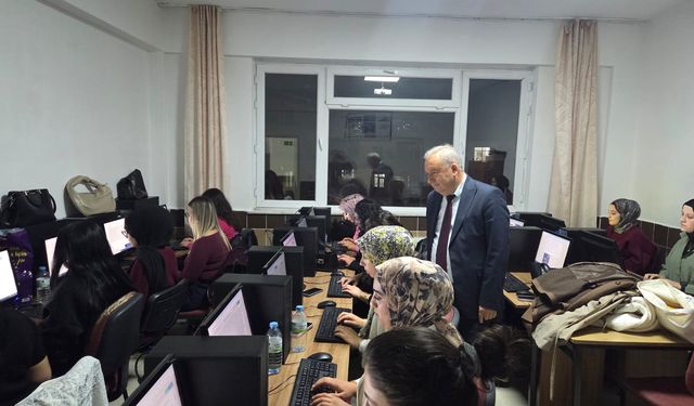 Niğde Halk Eğitimi Merkezi’nde Klavye Teknikleri Kursu Uygulama Sınavı Gerçekleştirildi