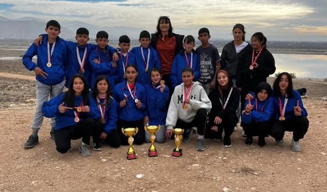 Çiftlikli Sporculardan Kros Seçmelerinde Çifte İl Birinciliği