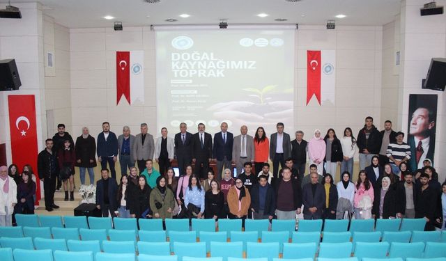 Üniversite öğrencilerine toprağın hayati rolü anlatıldı