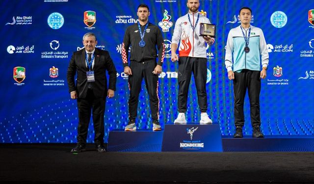 Kick boks dünya şampiyonu Kadir Yıldırım: "Belki de o iki rekat namaz şampiyonluğu getirdi"