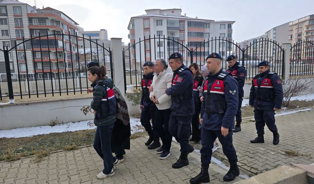 Ölen kardeşinin kimliğiyle 21 yıl devletin imkânlarından istifade etti