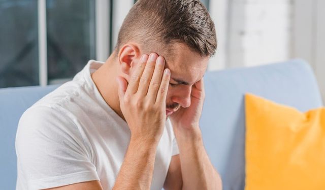 Baş ağrılarının sessiz tetikleyicileri: Diş sıkma ve kötü duruş