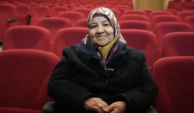 Sahnede Başlayan Sır