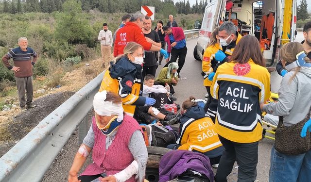 Antalya'da trafik kazası: 26 yaralıdan 7'sinin durumu ağır