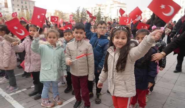 Bayrak sevgisiyle ders zili çaldı