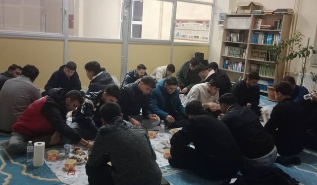 Bor Ahmed Kuddusi yurdunda iftar programı