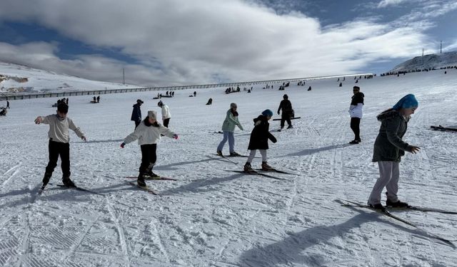 Çiftlik’te Kayak Kursu devam ediyor