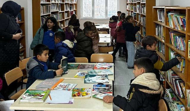 Minik Öğrencilerden Kütüphane ziyareti