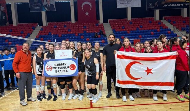 Okul Sporları Voleybol Yarı Final heyecanı