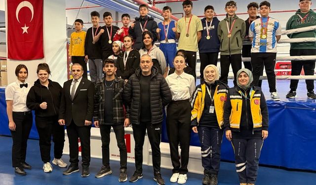 Yıldız Kız ve Erkekler Boks karşılaşmaları tamamlandı