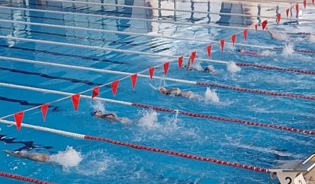 Genç Yüzücüler Türkiye Şampiyonası yolunda