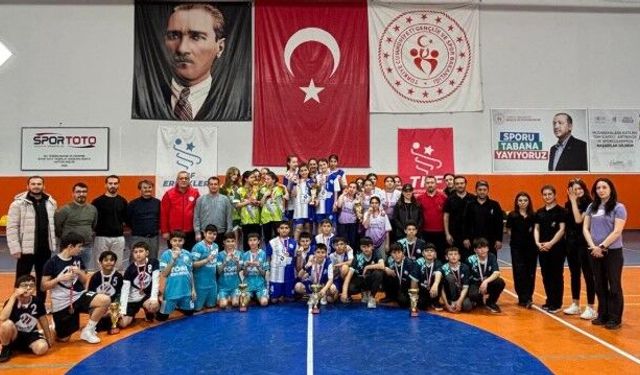 Badminton Küçükler müsabakaları tamamlandı