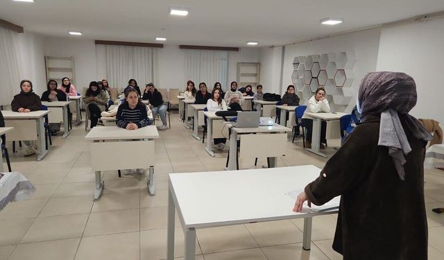 Üniversitelilere Genç KADEM tanıtıldı