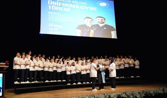 120 hemşire adayı üniforma giydi
